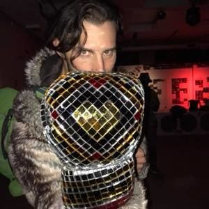 Meet your Posher, Leon